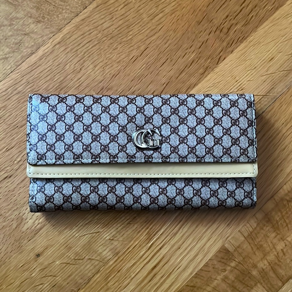 Gucci GG Leather Marmont Continental Wallet